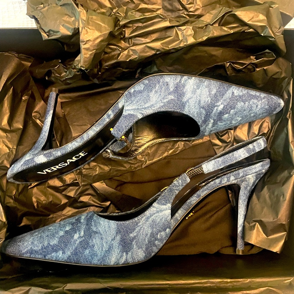 NWT Versace sling back heel